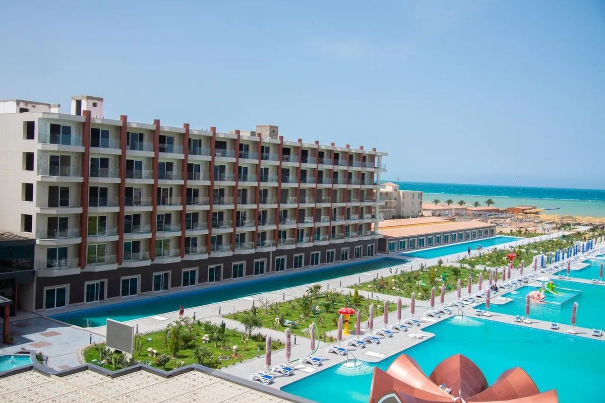 obiekt, teren hotelu, basen