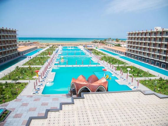 obiekt, teren hotelu, basen