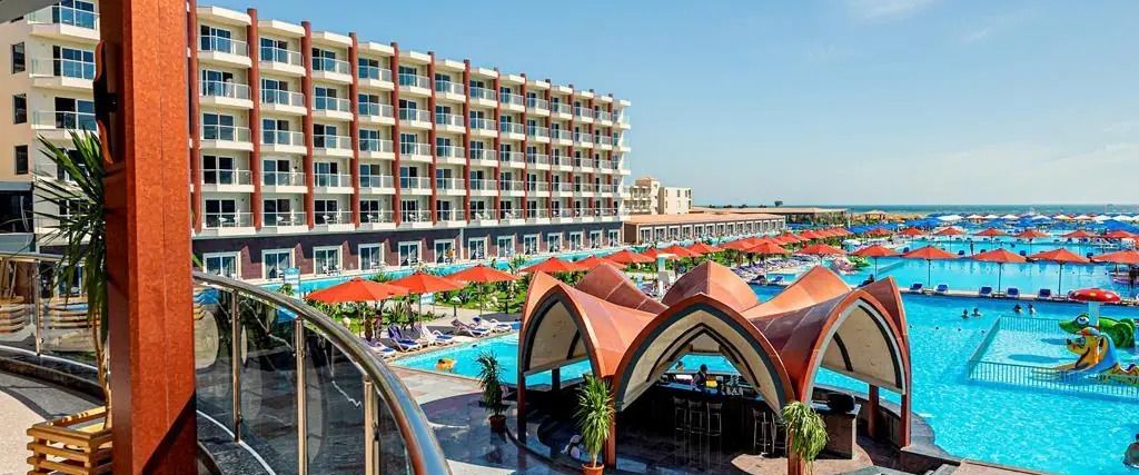 obiekt, teren hotelu, basen