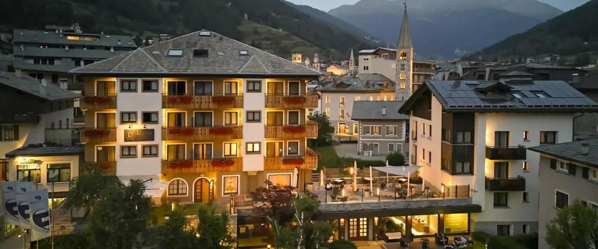 budynek główny, teren hotelu