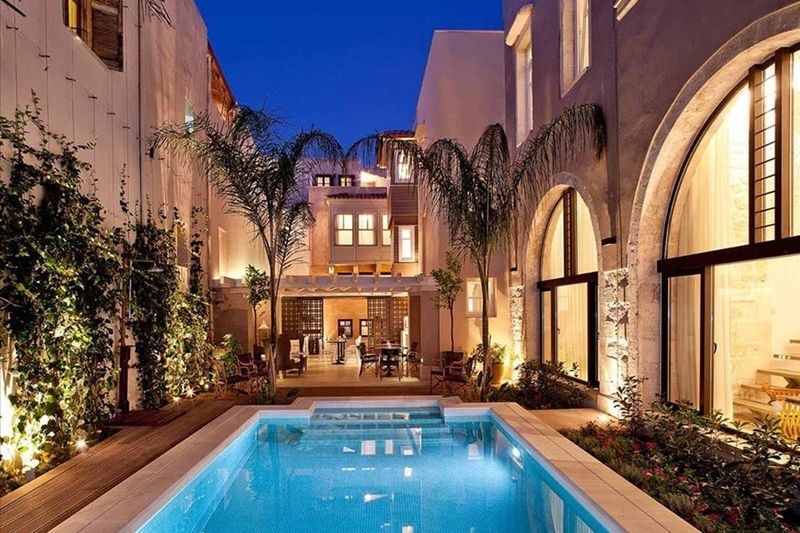 basen, teren hotelu, budynek główny