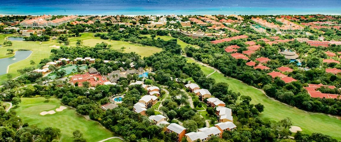 basen, pole golfowe, teren hotelu