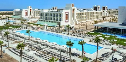 obiekt, teren hotelu, basen