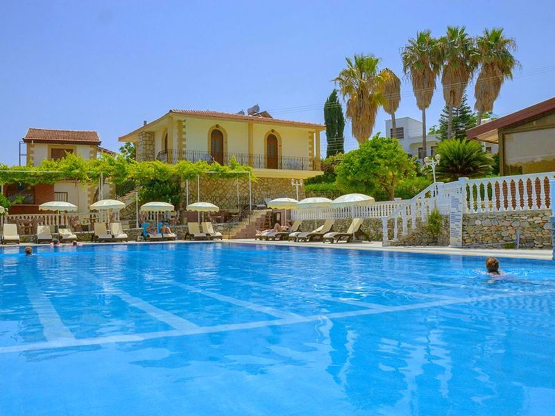 Riverside Garden Resort