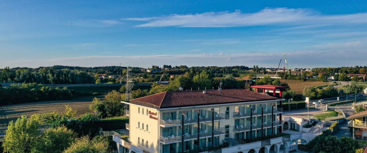 obiekt, teren hotelu