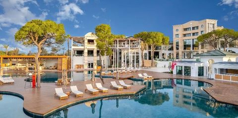 obiekt, teren hotelu, basen