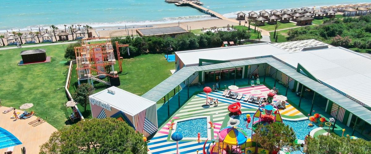 teren hotelu, zjeżdżalnia, dla dzieci