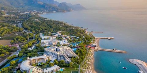 teren hotelu, plaża, góry