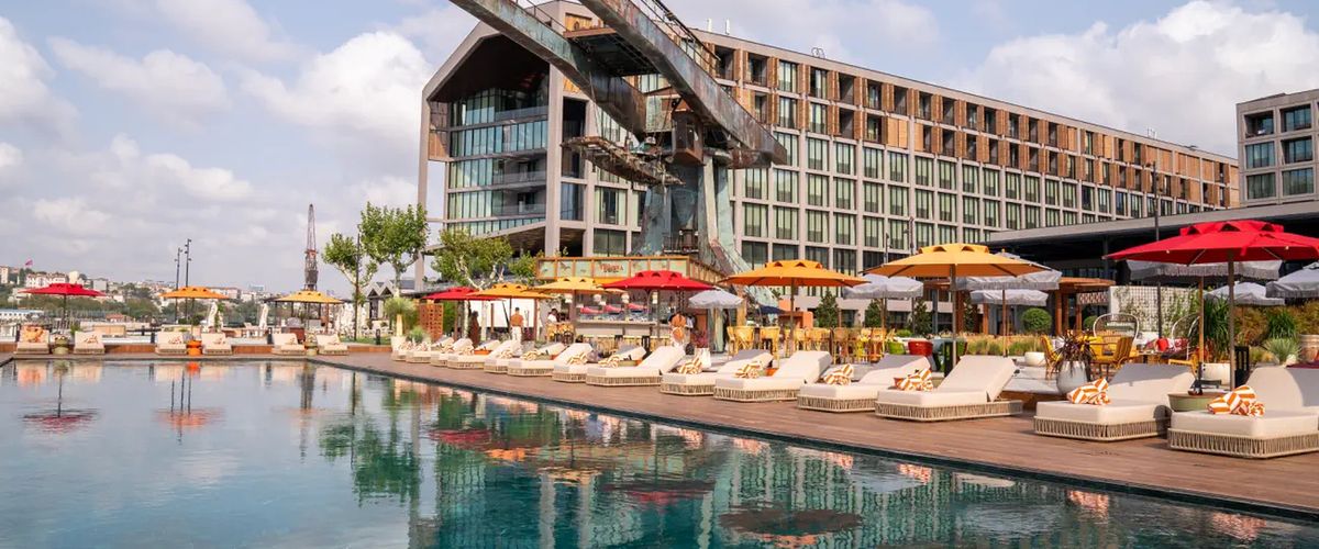 obiekt, teren hotelu, basen