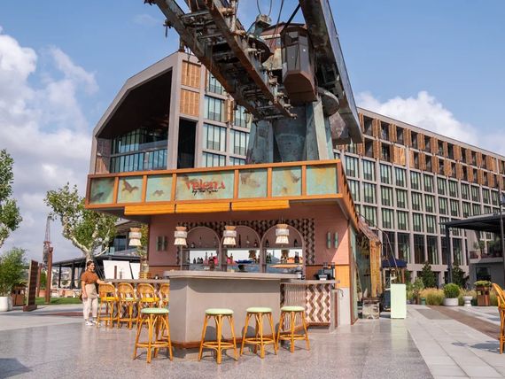 obiekt, teren hotelu, drink bar