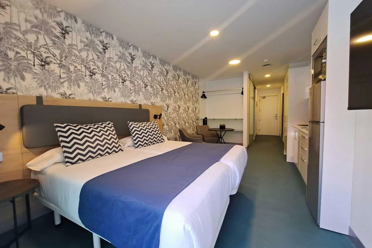 pokój, kuchnia / aneks kuchenny