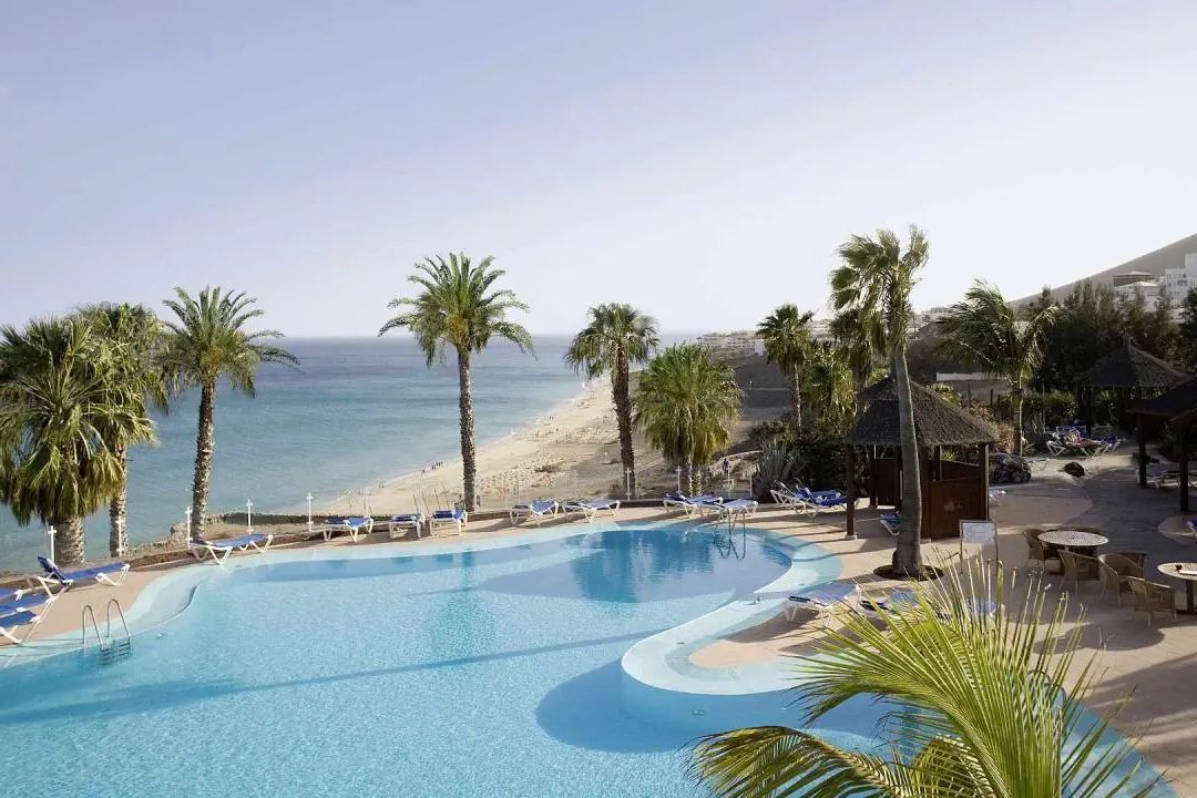 teren hotelu, basen, plaża