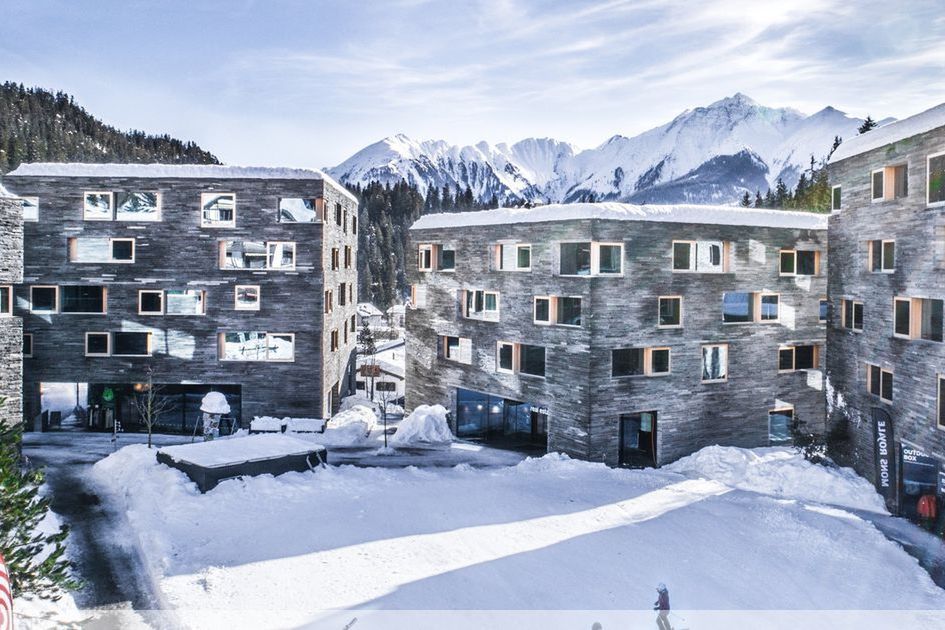 teren hotelu, budynek główny, obiekt