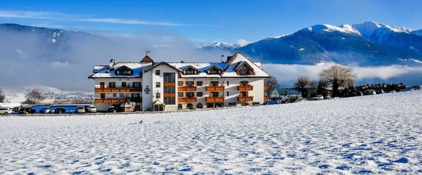 obiekt, budynek główny, teren hotelu