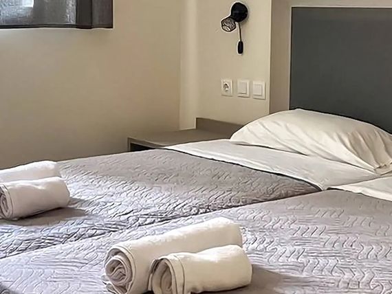 Romanias Apartments