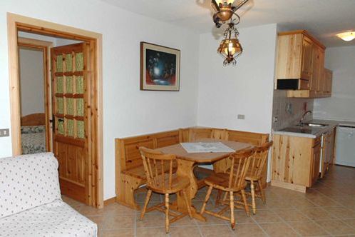 pokój, kuchnia / aneks kuchenny