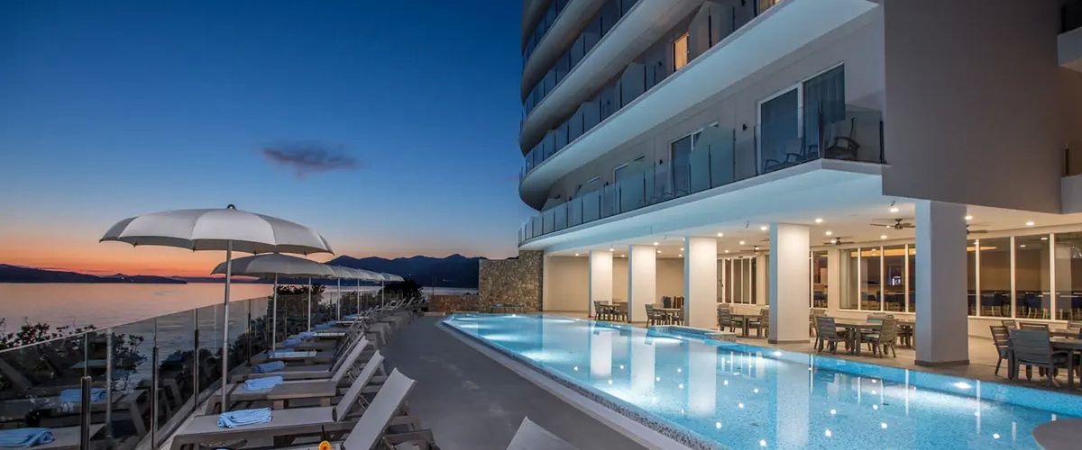 basen, budynek główny