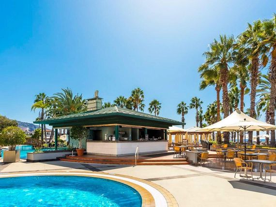 basen, pool bar