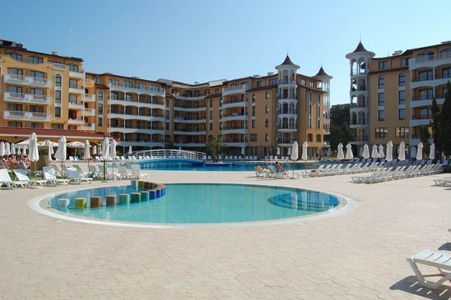 obiekt, teren hotelu, basen