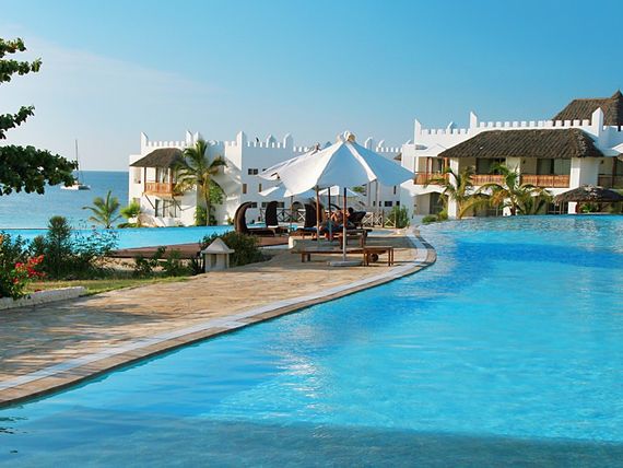 Budynek i basen Royal Zanzibar Beach Resort