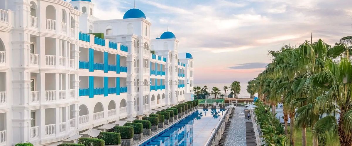 obiekt, teren hotelu, basen