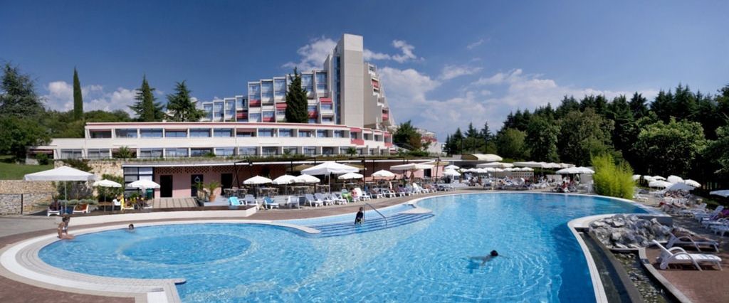 basen, budynek główny