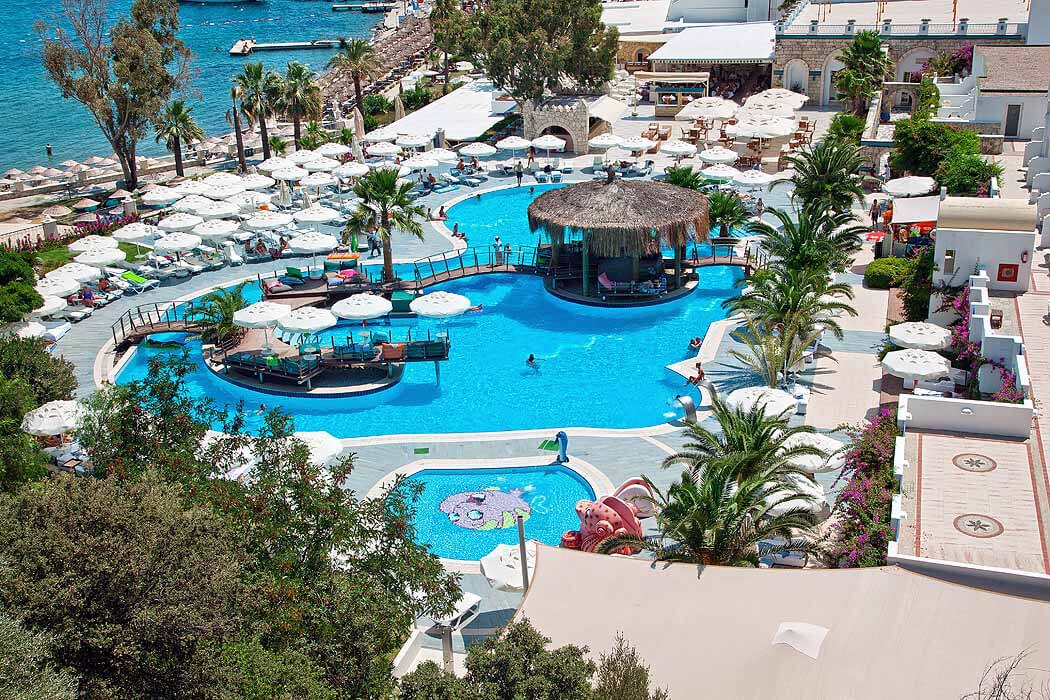 basen, pool bar