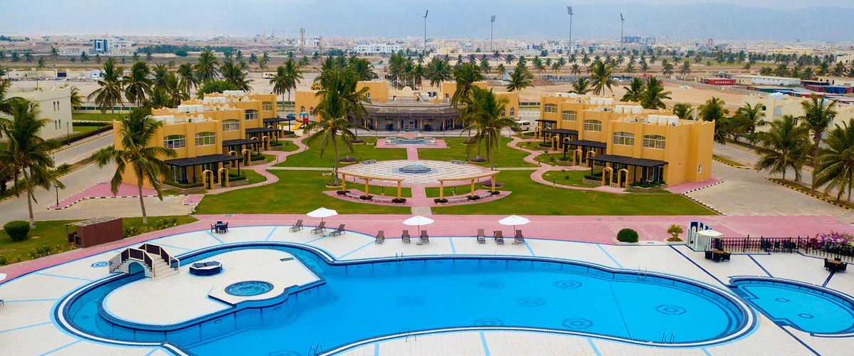 budynek główny, teren hotelu, basen