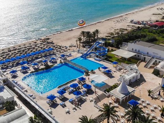 teren hotelu, basen, plaża
