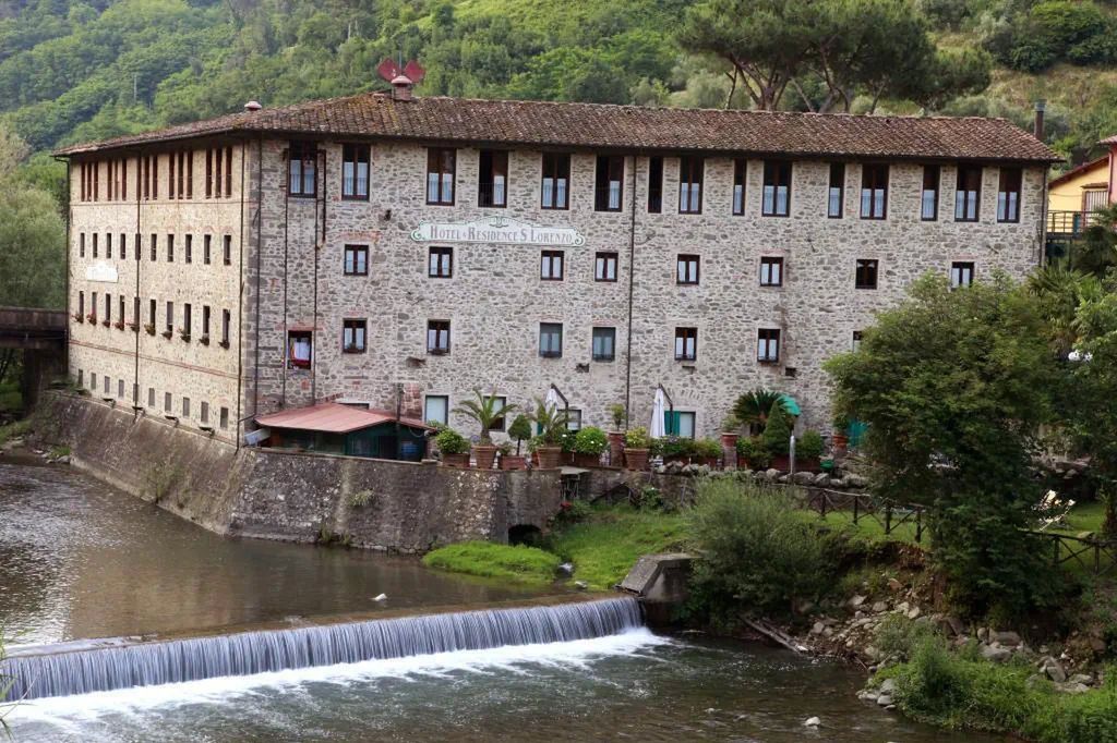 teren hotelu, budynek główny