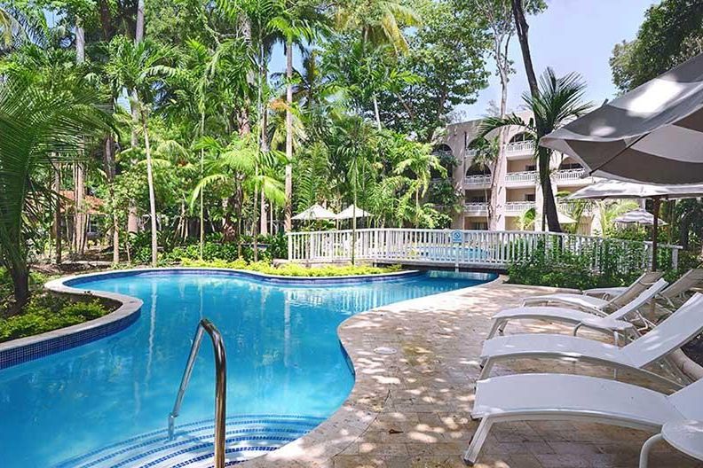 obiekt, teren hotelu, basen