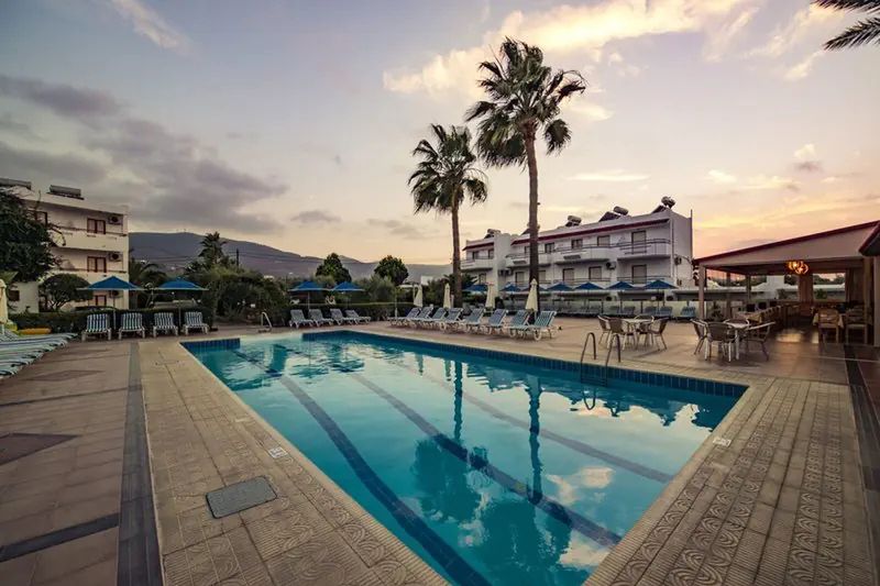 obiekt, teren hotelu, basen