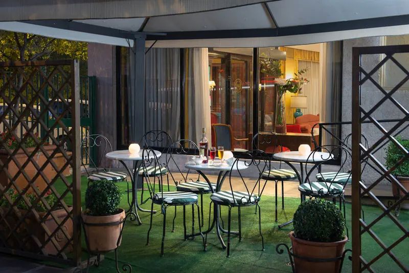 kawiarnia, teren hotelu