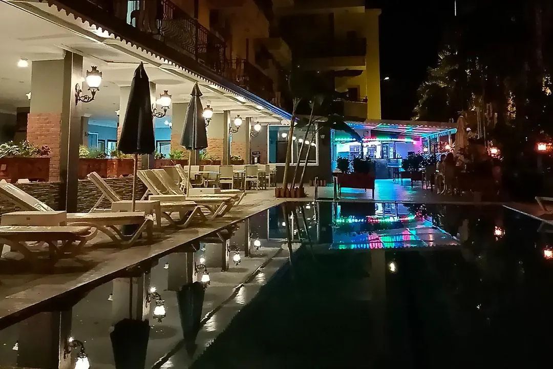teren hotelu, pool bar, basen