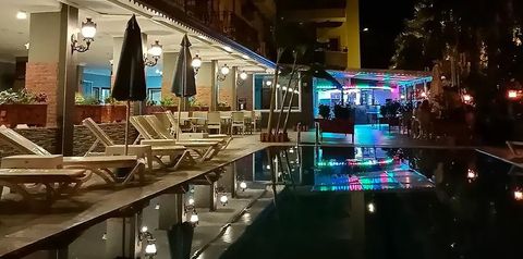 teren hotelu, pool bar, basen