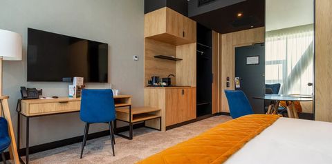 pokój, kuchnia / aneks kuchenny