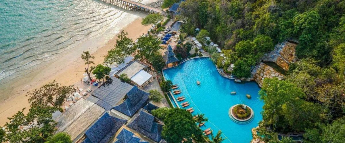 teren hotelu, basen, plaża