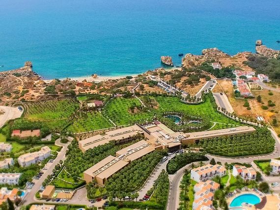 obiekt, budynek główny, teren hotelu, plaża