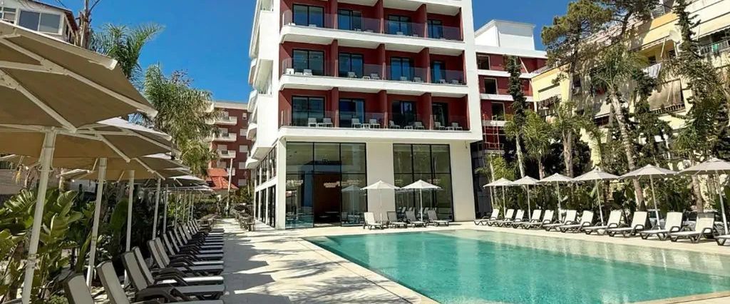 obiekt, teren hotelu, basen