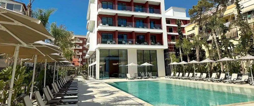 teren hotelu, basen, obiekt