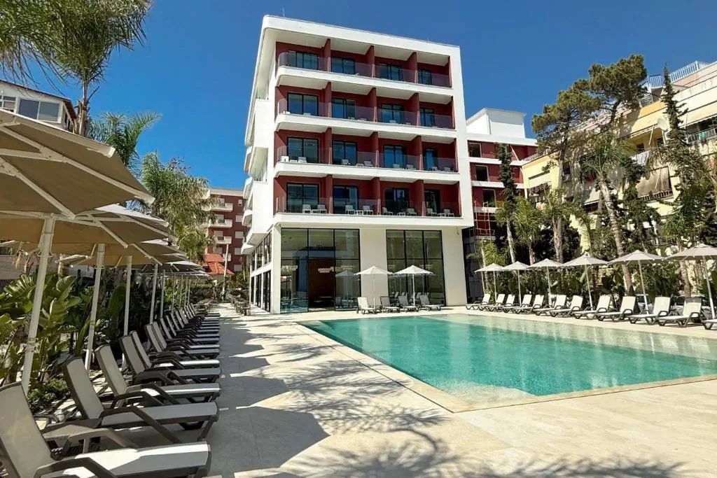 teren hotelu, basen, obiekt