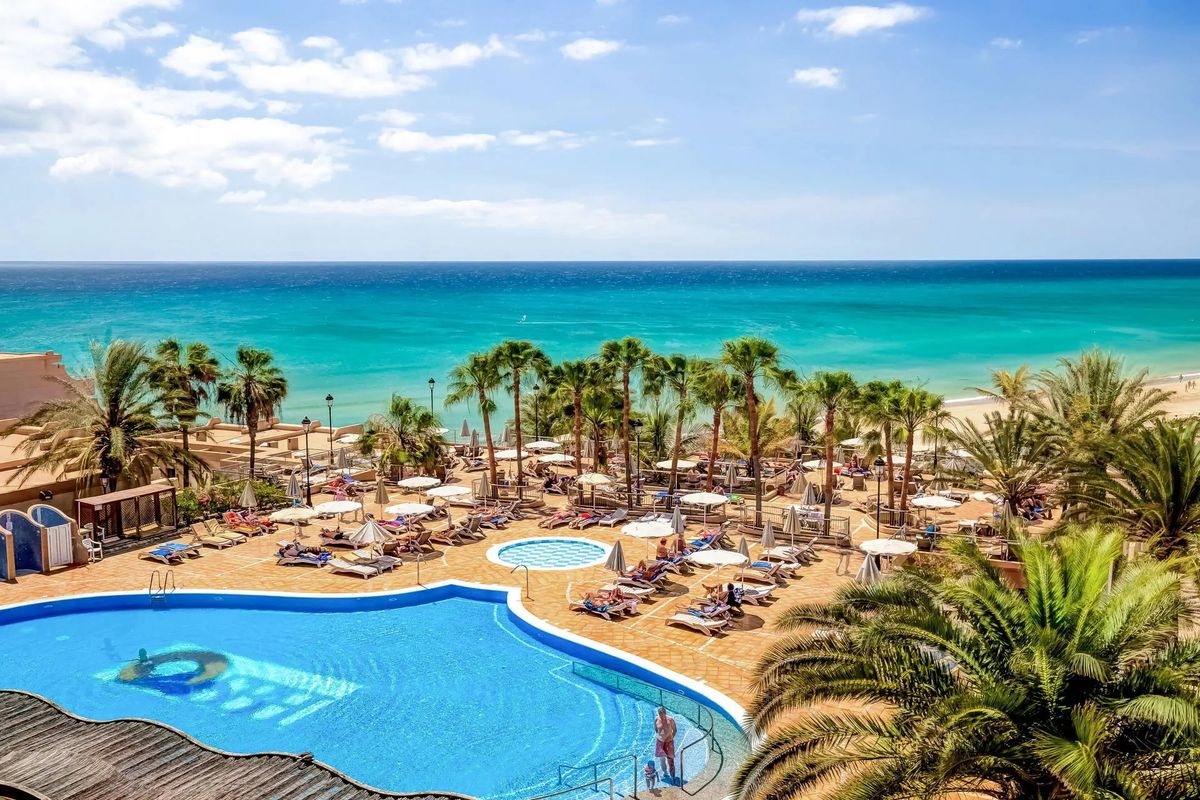 teren hotelu, basen, plaża