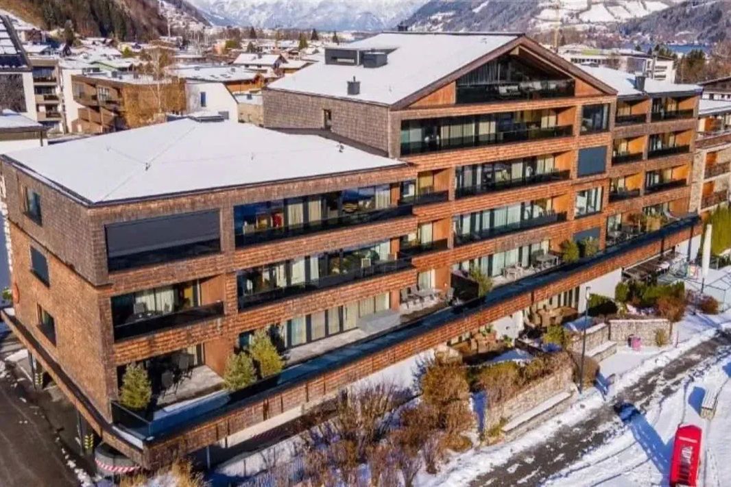 obiekt, budynek główny, teren hotelu