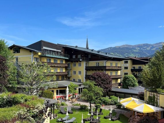 Schutthof 3*