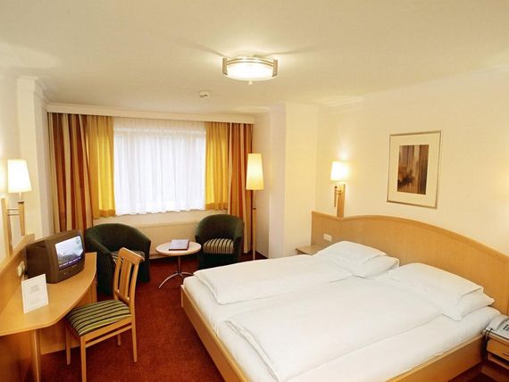 Schutthof 3*