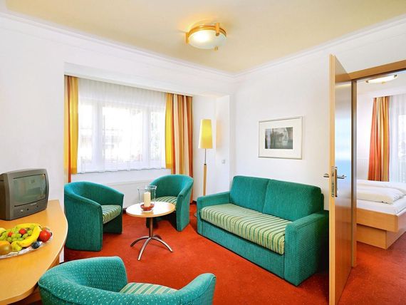 Schutthof 3*
