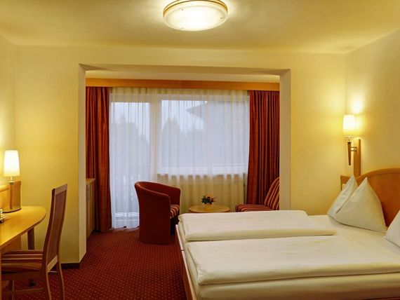 Schutthof 3*