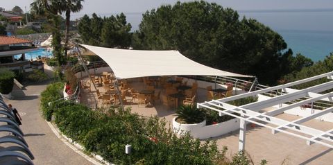 teren hotelu, basen, restauracja