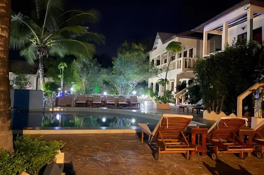 obiekt, teren hotelu, basen