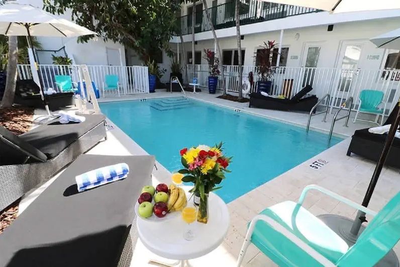 obiekt, teren hotelu, basen